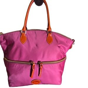 Dooney & bourke hand bag